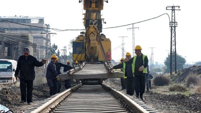 النقل: لم نتنازل عن أراض لصالح إيران.. استعدنا 500 متر من الحدود