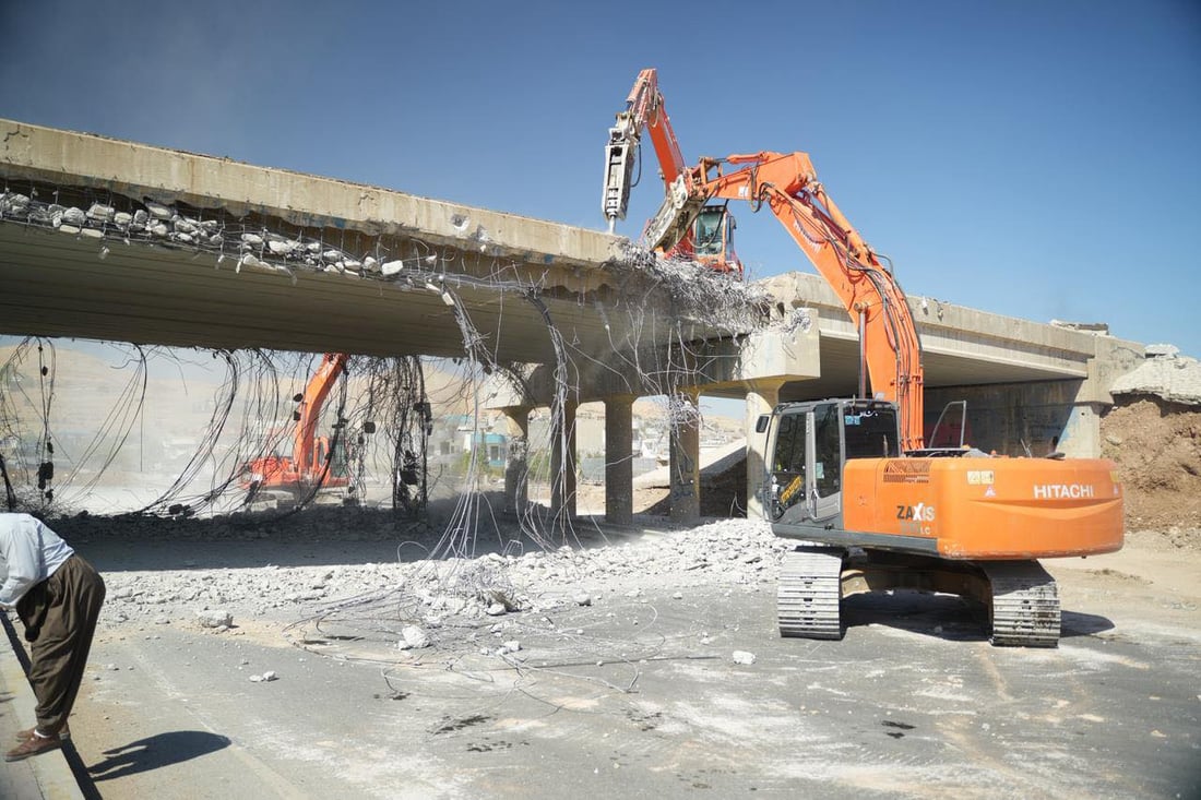 پردە کۆنەکەی تاسڵوجە لە سلێمانی رووخێنرا؛ پردێکی تازە دروست دەکرێت