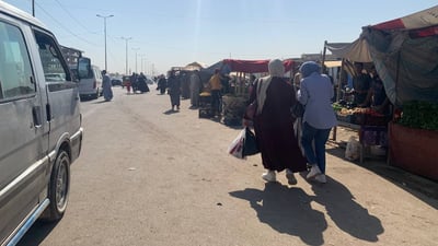 صور: بسطات أبو غريب عادت لتزاحم شركة إماراتية على شارع الشيخ ضاري
