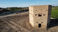 من أعلى هذا البرج كان ضباط الإنكليز يراقبون قراصنة الف
