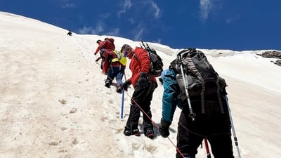 العراقيون يهربون من حر الصيف إلى ثلوج ومياه أربيل
