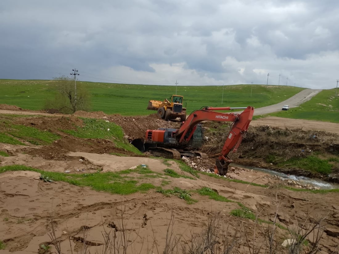رێگای بەشێکی ناحیە و گوندەکان لە پاشماوەی باران و لافاو پاککرانەوە