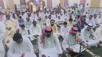 مشاهد من صلاة الفاو وخطبة تدعو الأغنياء لرعاية الفقراء في العيد