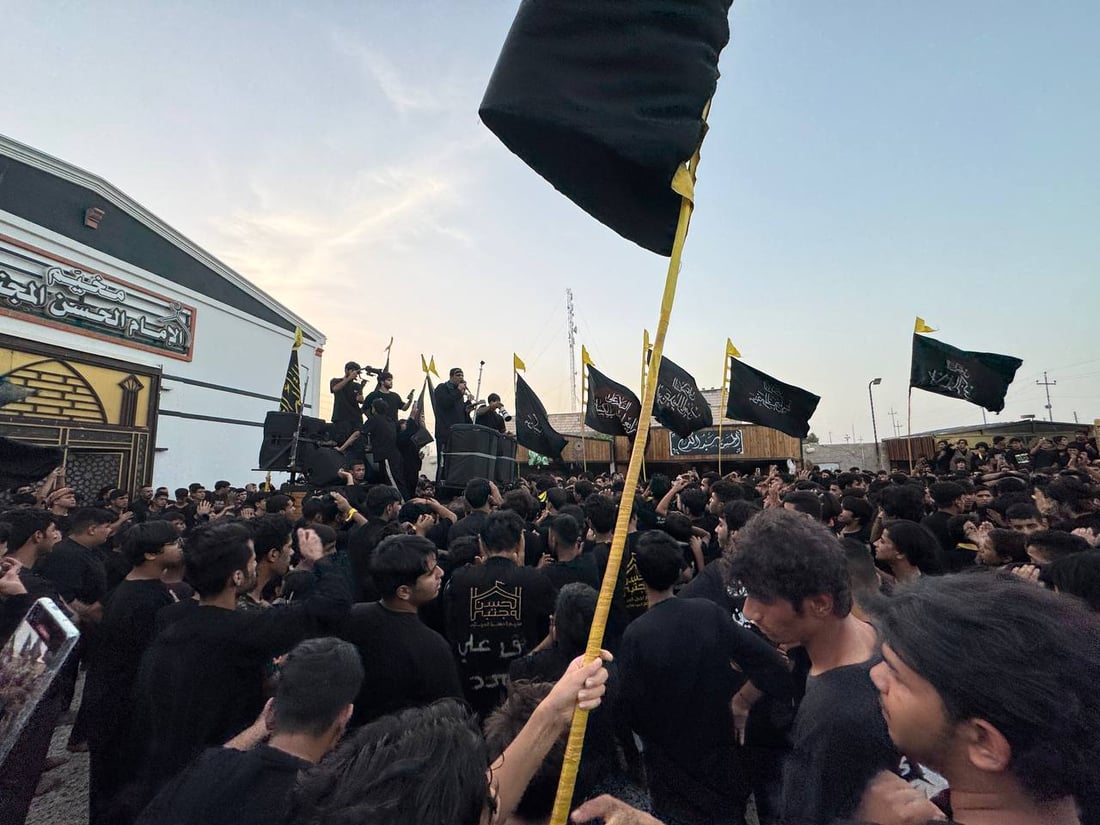 صور: موكب كبير يجوب شوارع خور الزبير.. مخيم الإمام الحسن حضر ألف وجبة طعام