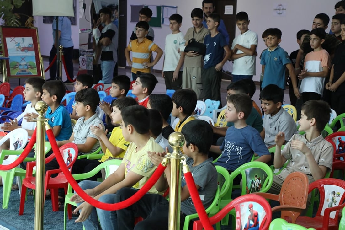 هاتوچۆى راپه‌ڕین هێما و رێنماییه‌كانى به‌ منداڵان ئاشنا ده‌كات