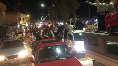 سنجاريون يرقصون في شوارع مدينتهم فرحاً بإنجاز المنتخب العراقي (فيديو)