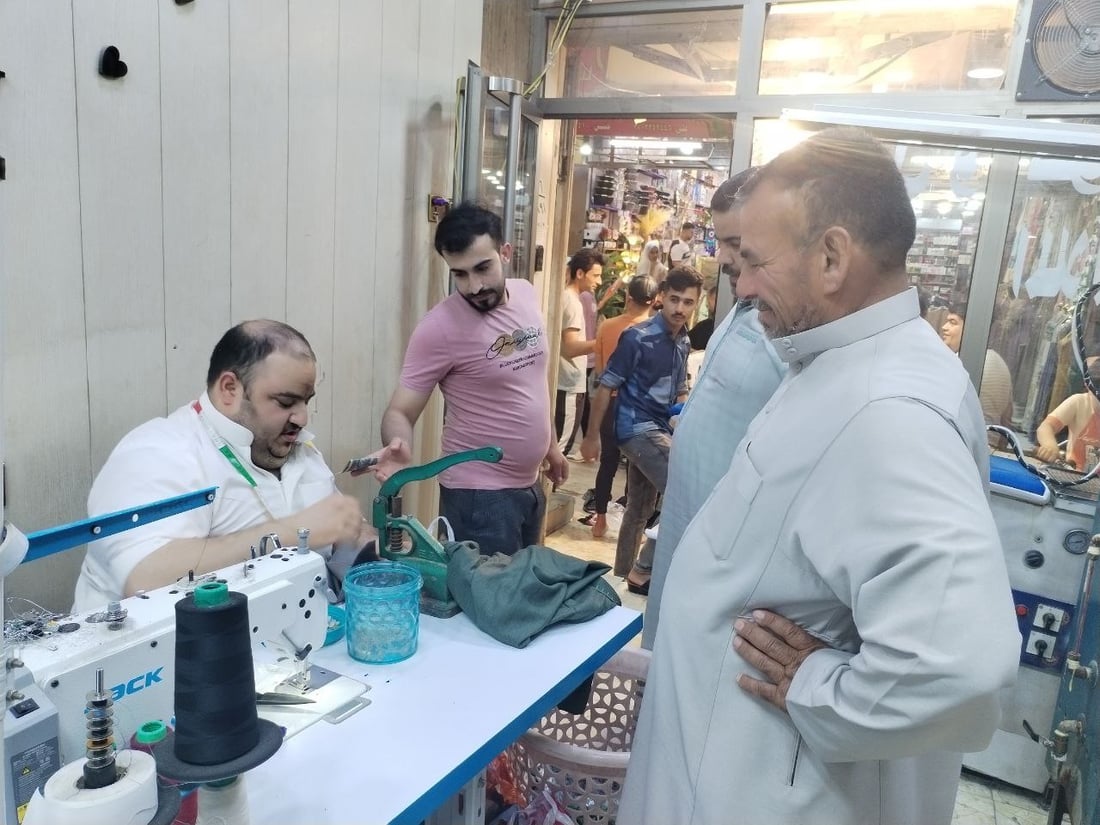 سهرة عند الخياطين في هيت لتجهيز الدشاديش المتأخرة والأسطوات رفعوا أجور العمال