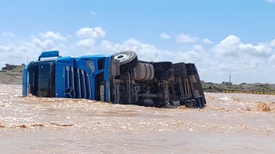 رێگای پشتێنەی خورماتوو رۆچووە و بارهەڵگرێکی بردووە