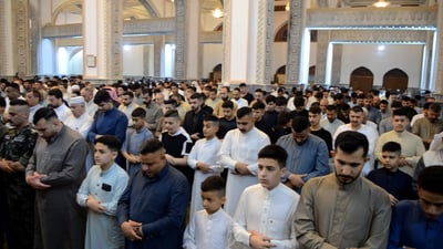 جامع الدولة الكبير في تكريت اكتظ بالمصلين صبيحة عيد الفطر (فيديو)