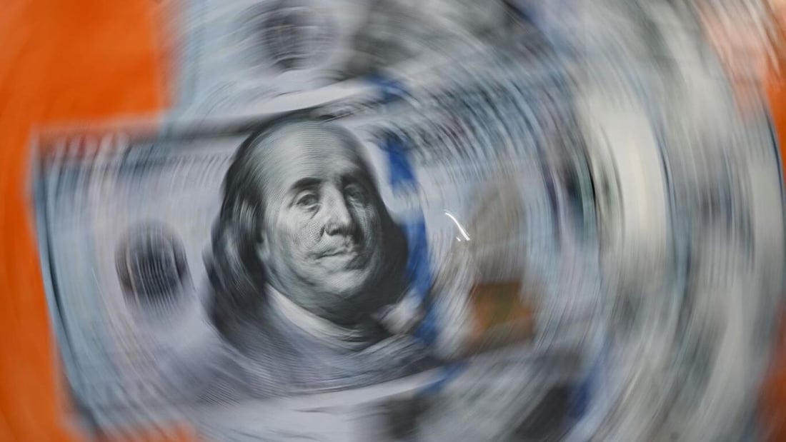 ارتفاع دولار العراق ليس بسبب “الضوضاء الملونة”.. خبيرة تناقش رأي مظهر محمد صالح