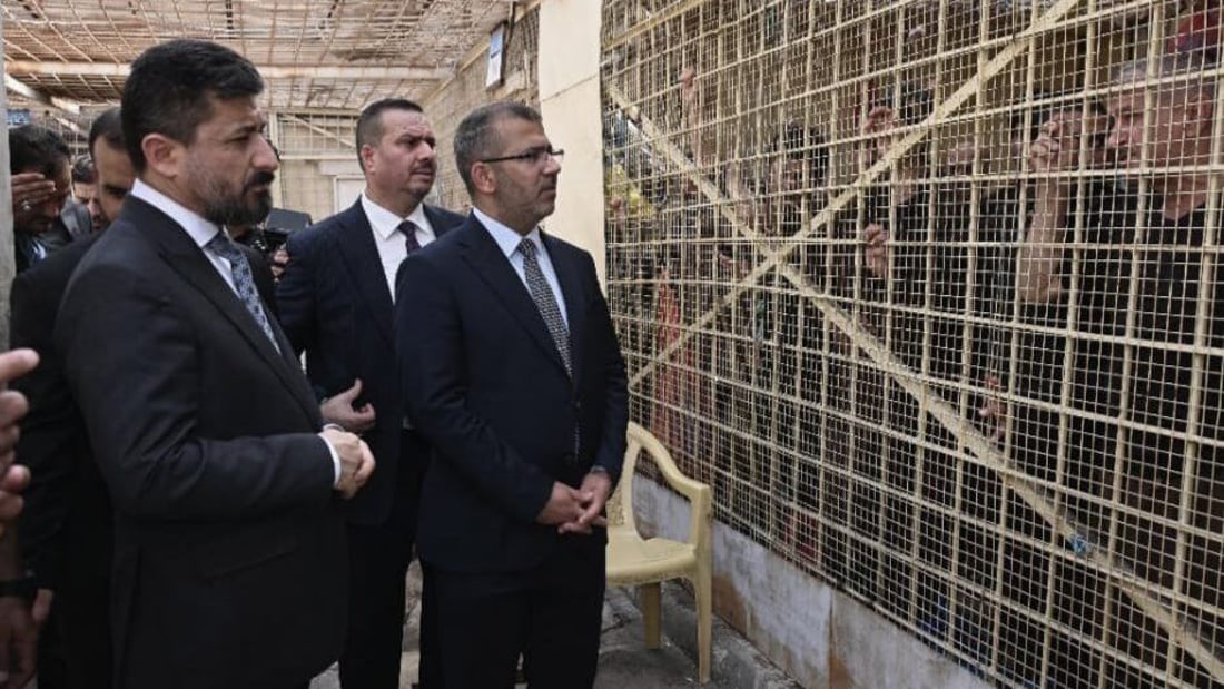 صور: حشود من النزلاء يحدثون وزير العدل من خلف قضبان سجن السماوة المركزي