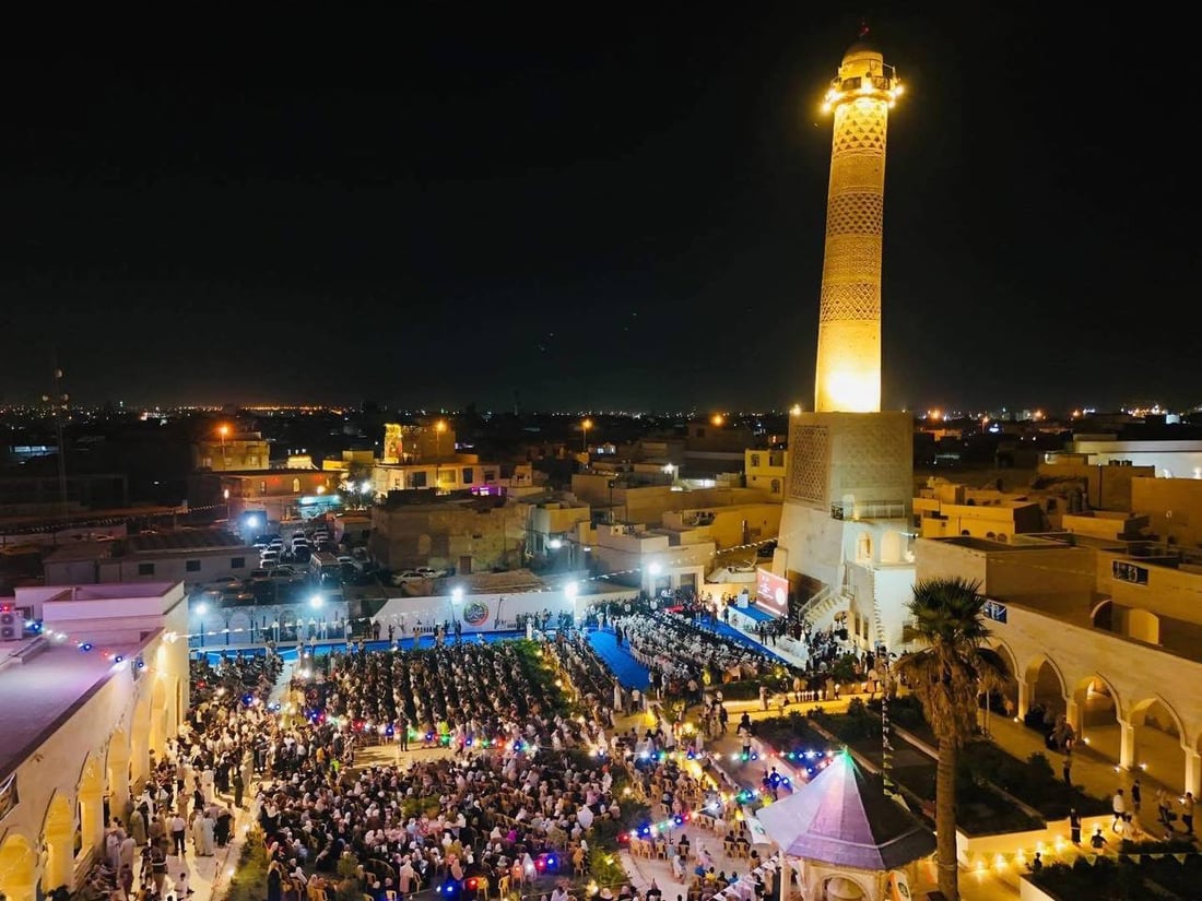 صور من جامع النوري قبل قليل: أهالي الموصل يحتشدون لإحياء المولد النبوي