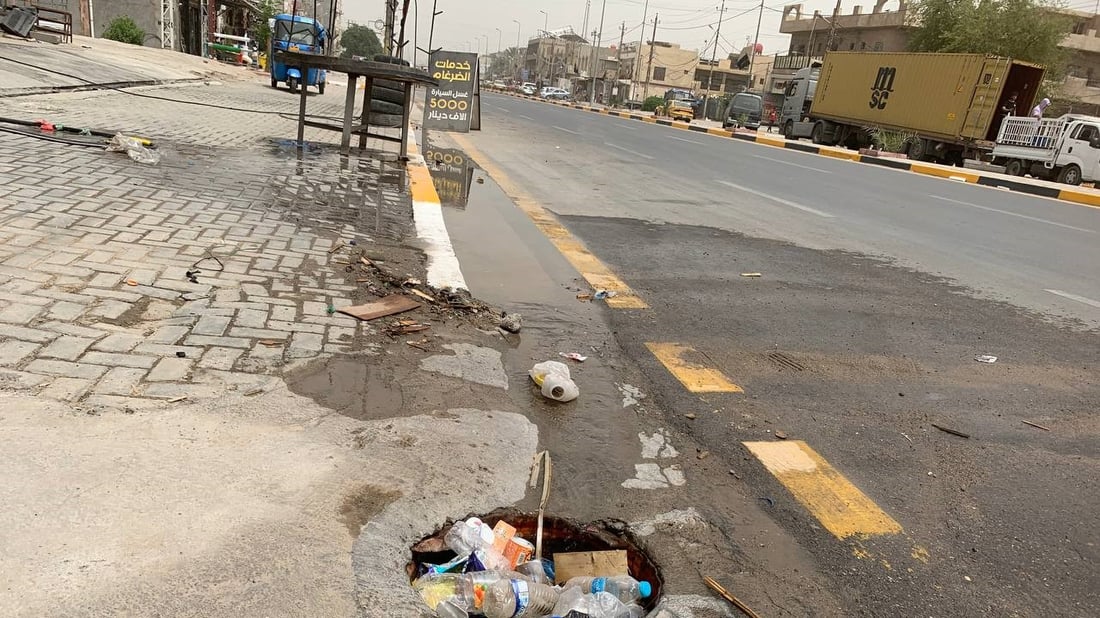 بغداد: مطبات شارع 60 “خطرة”.. التبليط لم يصمد والبلدية تشكو “الضغط”