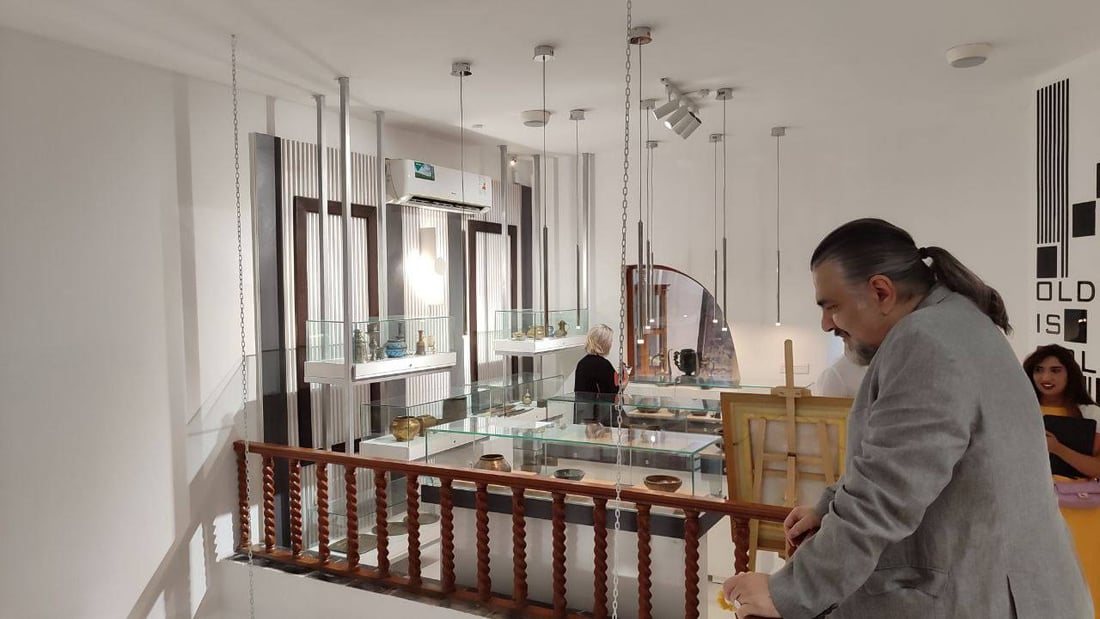 أخلص للفن حتى مع أمير قطر.. الأعظمية تجمع “الكبار” لتحية طالب البغدادي (صور)