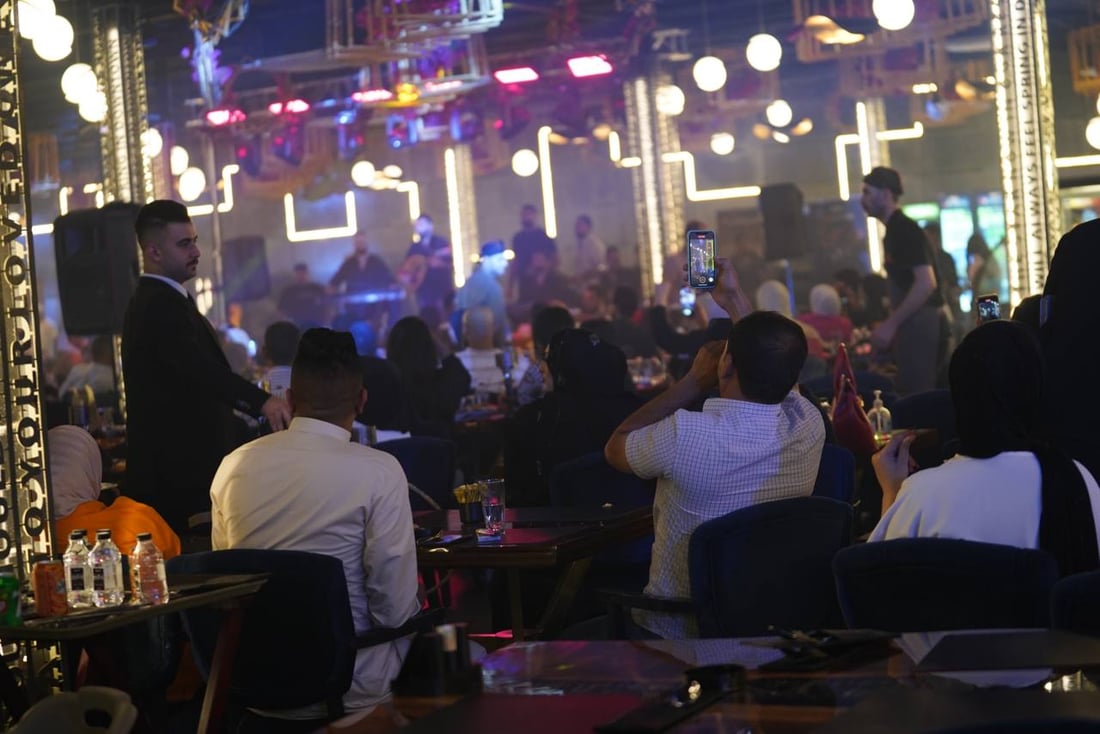 الحفلة مستمرة حتى الآن: صور من ليلة حبيب علي الصاخبة في البصرة.. وحضور من الخليج