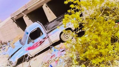 سقوط سيارة “بيك آب” من فوق جسر عوينات في ربيعة.. حالة السائق مستقرة