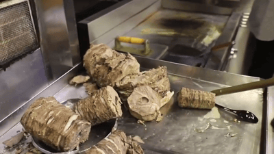 “شاورما” تالفة ودهن قديم.. إغلاق مطعم شهير في البصرة