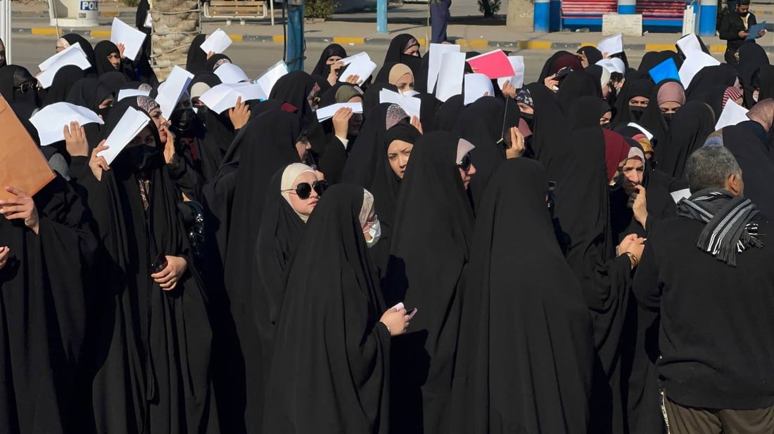 “نتعب والحصاد لموظفي التعداد”.. خريجو النجف غاضبون من قرعة التعيينات (صور)