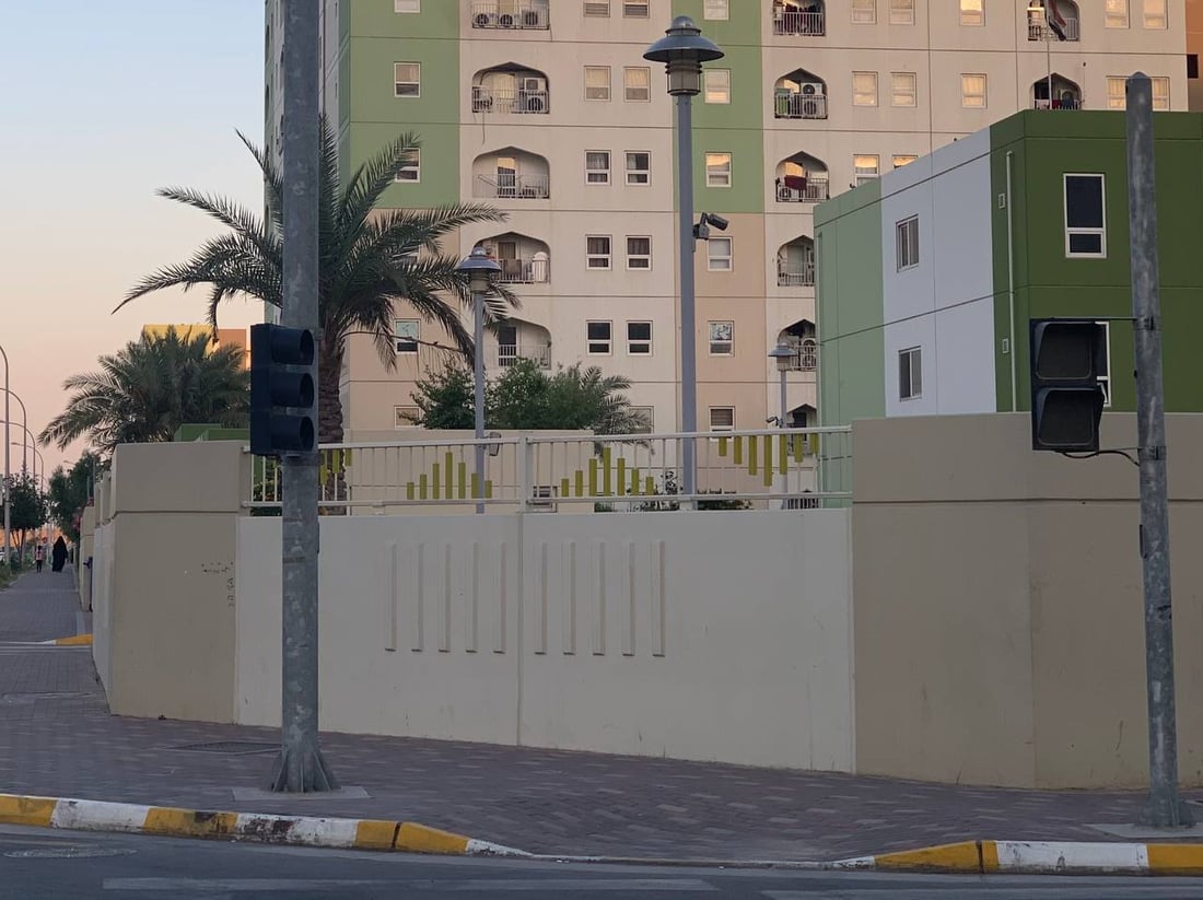 بسماية تزرع المطبات في طريق المتهورين.. “إشارات المرور لم تعمل منذ التأسيس”