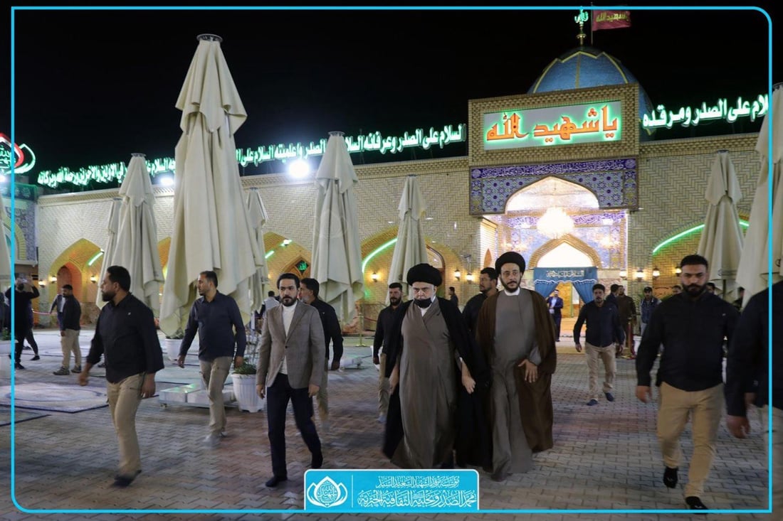صور: مقتدى الصدر يزور مرقد والده في النجف