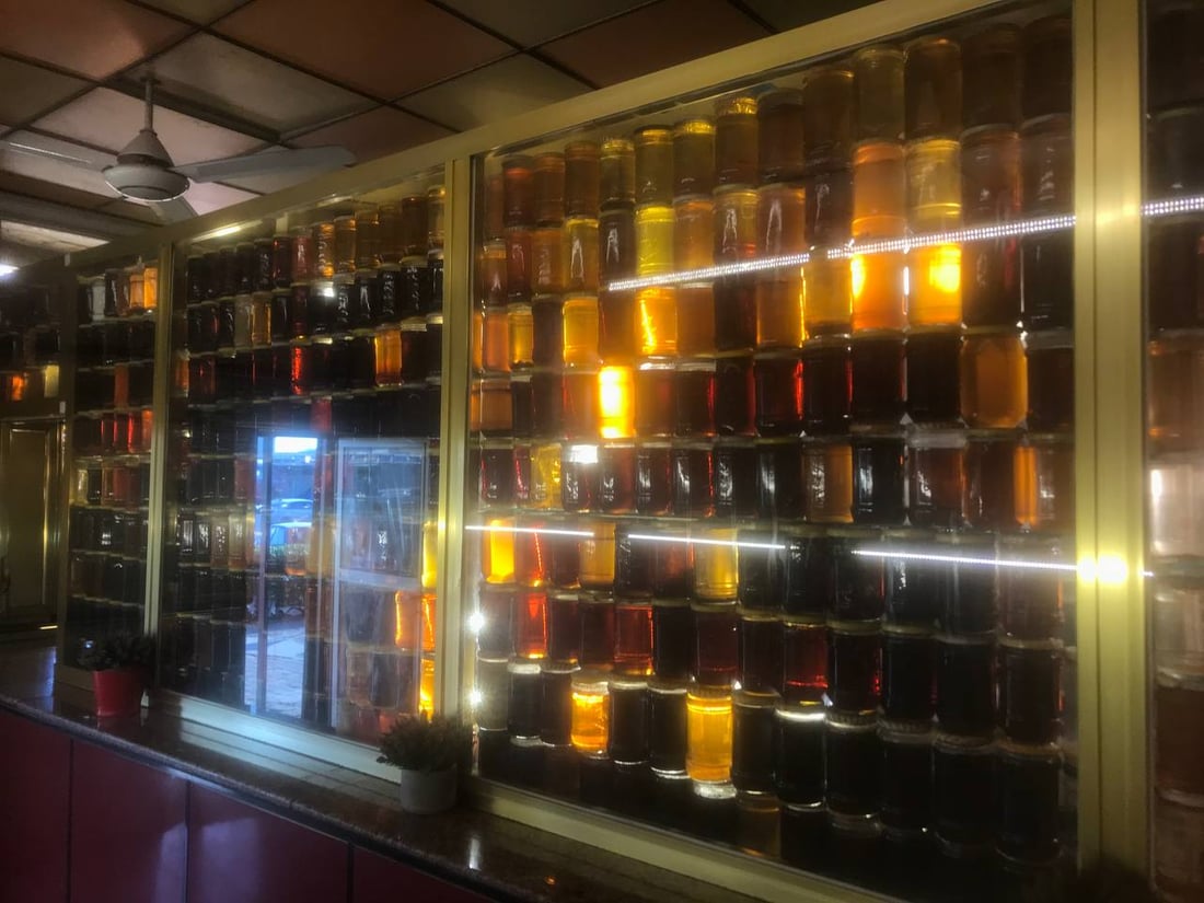 التشافي بالعسل يسحر البغداديين.. وطبيب مختص يفند الاعتقاد السائد