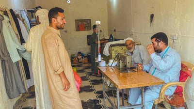 العم “بركات” آخر من يفصّل دشاديش العيد في “العناز” والحجز قبل شهر (صور)