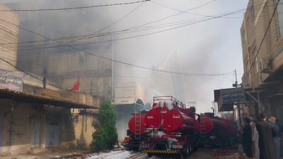 شاهد: فرق إطفاء النجف تكافح حريقا كبيرا في المدينة القديمة