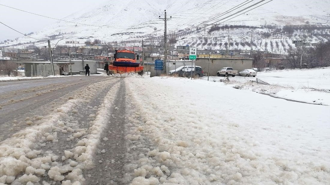كاسحات الثلوج تفتح طريق إيران في حاج عمران والجبال المحيطة.. صور من أربيل