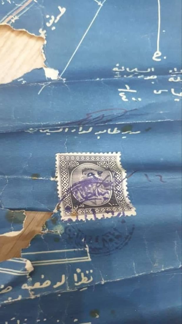 پولی سەر تاپۆیەكی ڕەش