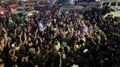 فيديو: “مخطط اغتيال الصدر”! التيار يحتشد أمام مقر السرايا في البصرة