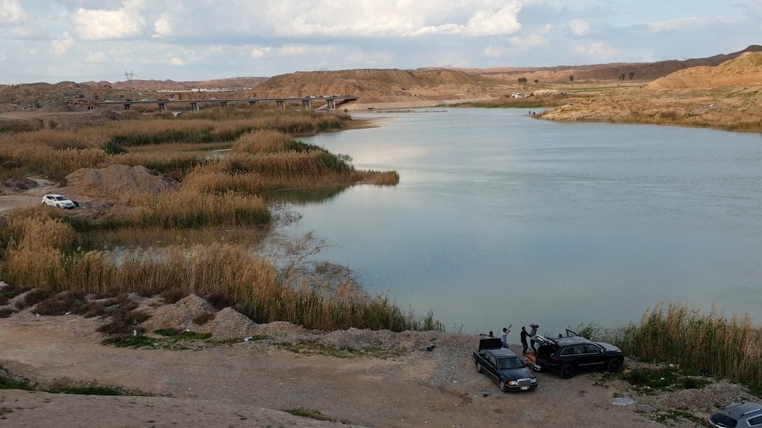 الأمطار تملأ بحيرة حمرين ومئات العوائل غنمت الفرصة وأنجحت النزهات.. صور من ديالى