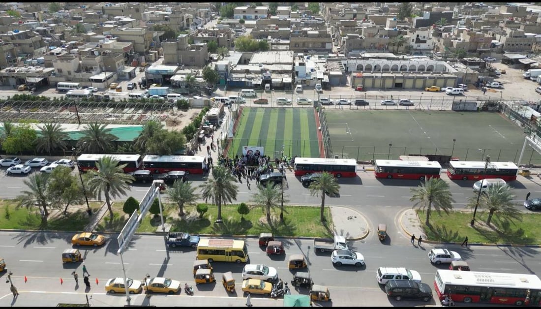 صور: وزير النقل مع الباصات الحمراء في مدينة الصدر.. انتظروا خطاً جديداً إلى الجامعة