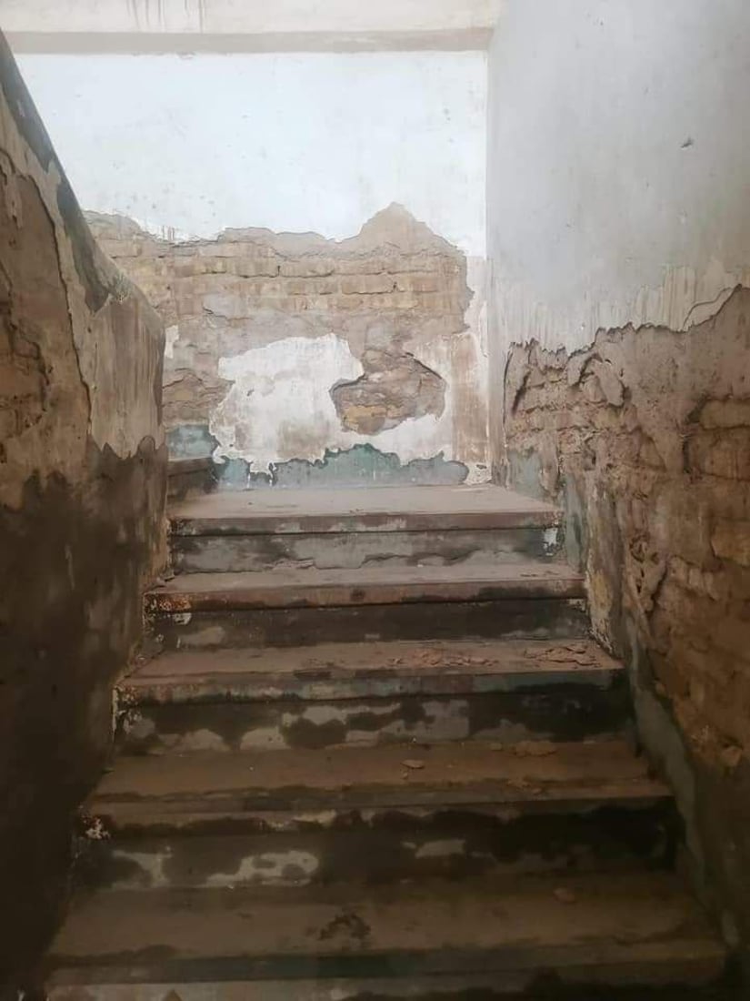 مثقفو بعقوبة غاضبون.. السراي القديم يغص بالنفايات ومياه الأمطار (صور)