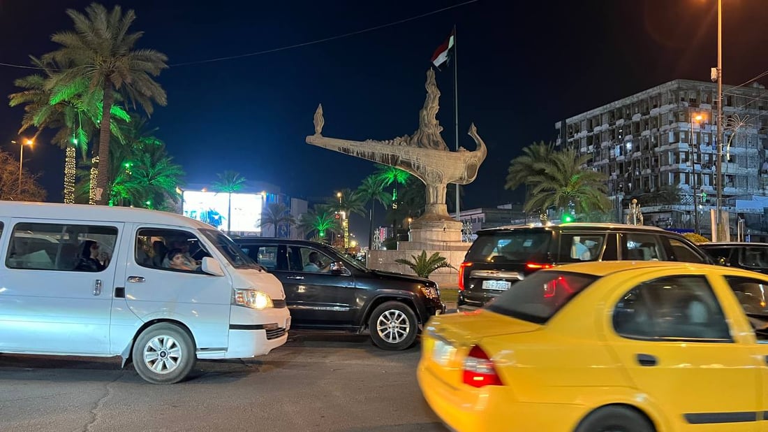 صور الليلة: فانوس بغداد السحري يأكله الصدأ وتحيطه الطحالب!