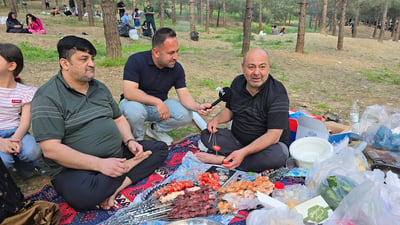 بەهارەکەی خۆشە و هەمووان لە سەیرانن