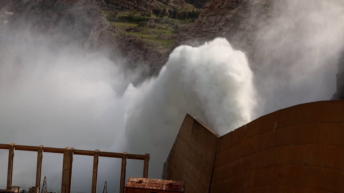 دربنديخان يمتلئ للمرة 15 منذ تأسيسه.. مشاهد مذهلة لتدفق المياه