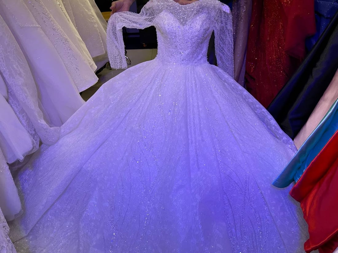 خريف الموصل مختلف.. الأعراس بدأت والسيدات يفضلن الفساتين التركية (صور)