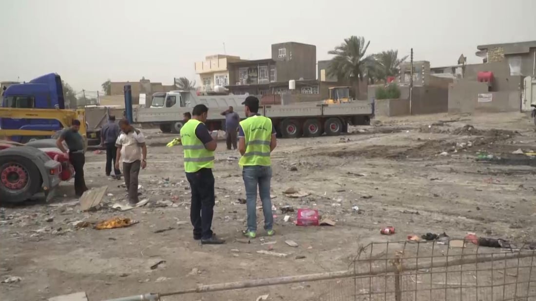 صور من الحلة.. “أسبوع نفايات” في شارع نادر ينتهي بجهود المتطوعين وآلياتهم