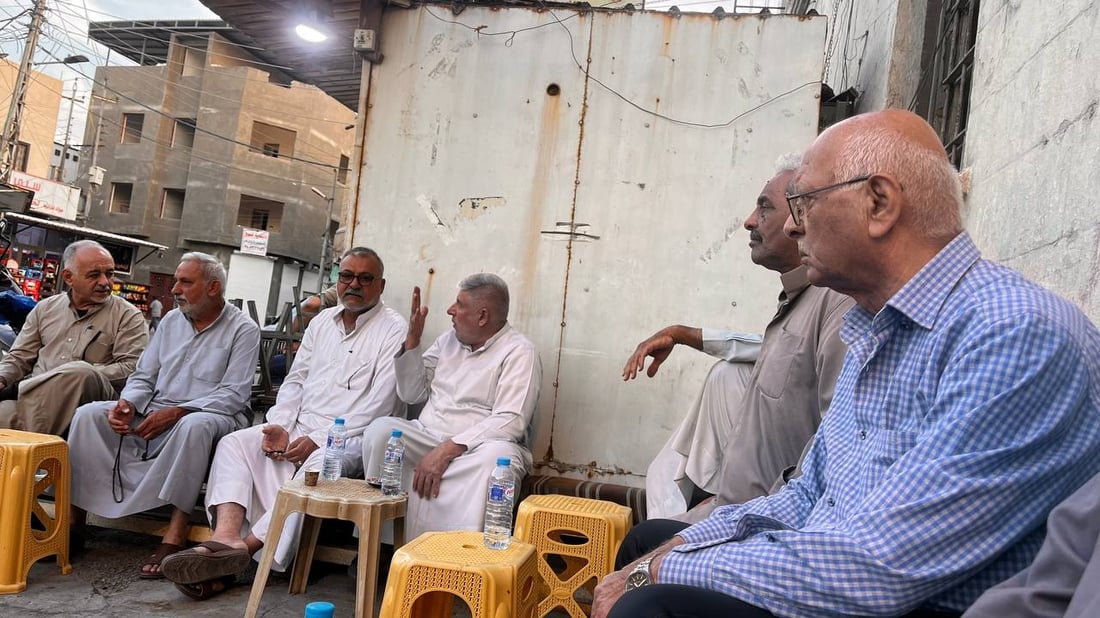 مقهى سمير يتابع “التطورات” عبر وتساب.. بعض ما يجري في “البصرة العثمانية”