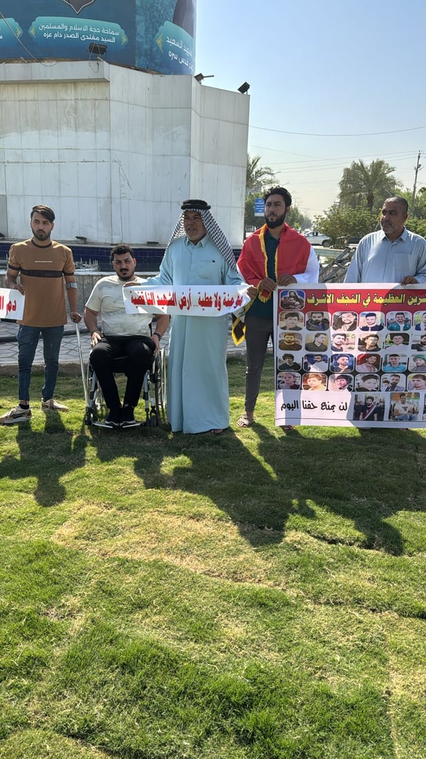 ضحايا تشرين تائهون بين بلدية النجف والمحافظ ويتظاهرون لمنحهم الأراضي (صور)