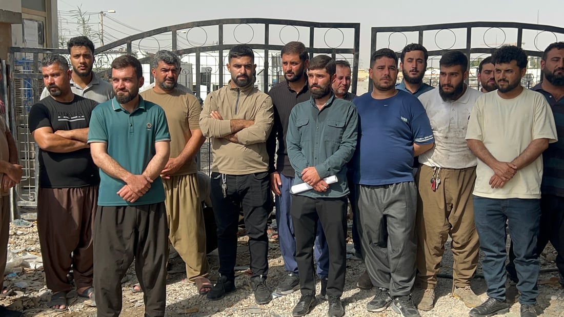 وەستا و فیتەرەکانی کەلار دەرگای شوێنی ئیشەکەیان لێداخراوە