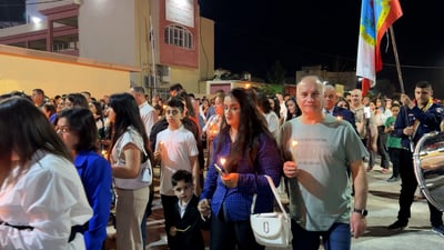 “معجزة تحصل كل عام”.. فيديو لوصول شعلة “النور المقدس” من فلسطين إلى العراق