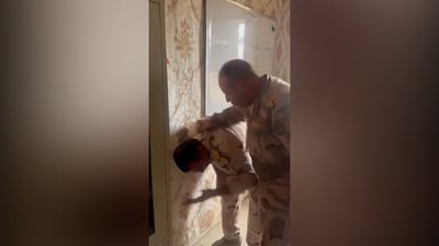 دوو ئه‌فسه‌ر زیندانی ده‌كرێن و دواتر ده‌رده‌كرێن