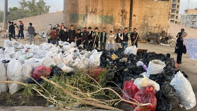 ميسان: البنات والأولاد يصبغون الجسر الجمهوري في حملة “سفراء النظافة” (صور)