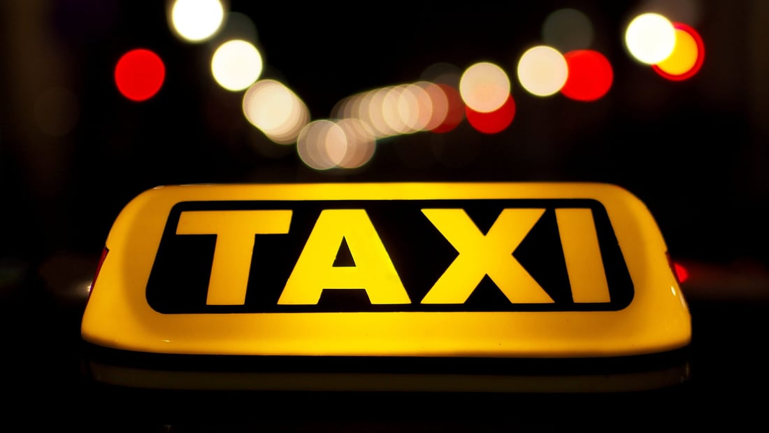 Erbil traffic authority sets rules for taxi roof signs after repeated violations