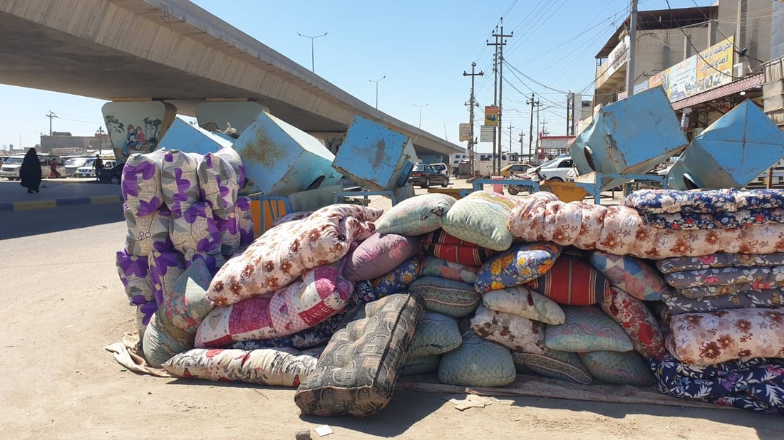 ندّاف ينافس المستورد بالقطن الطبيعي ويتعهد للزبون بـ”مخدة ألف ليلة وليلة” (صور)