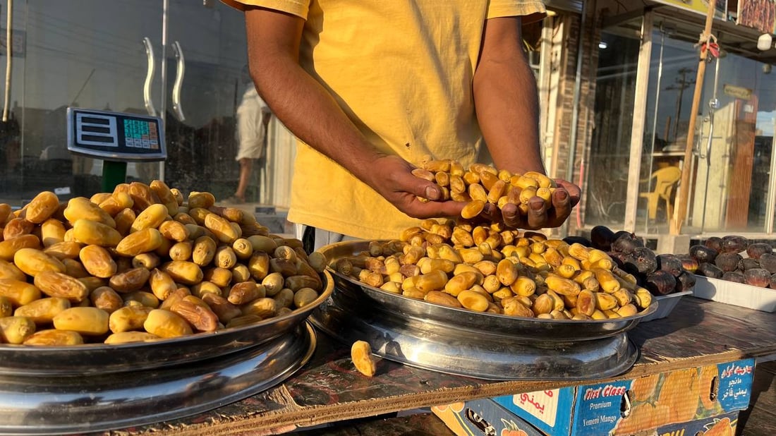 صور: شهي جداً يا شارع بشار.. الخلال أصبح رطباً “فوق النص” والكيلو 12 ألفاً