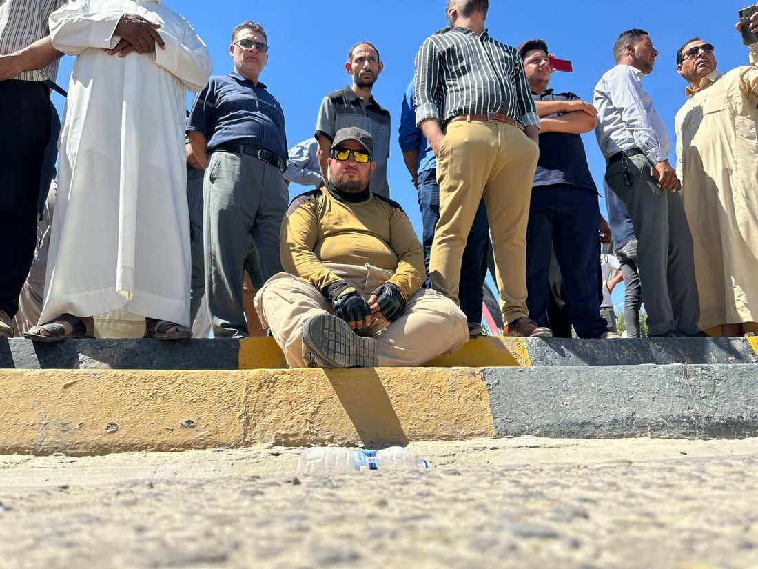 صور من فلكة الساعة في الديوانية.. تظاهرة حاشدة تطالب بتعديل سلم الرواتب