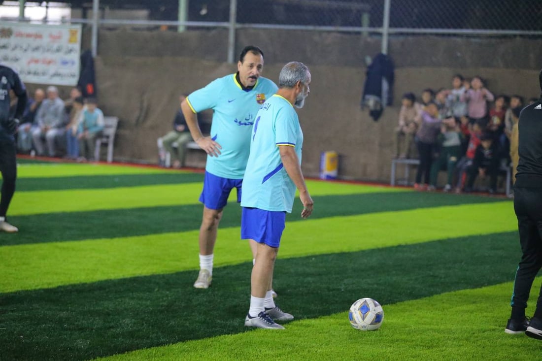 مباراة حامية في بلد: نجوم المنتخب والنادي المحلي يتراشقون بـ 9 أهداف (صور)