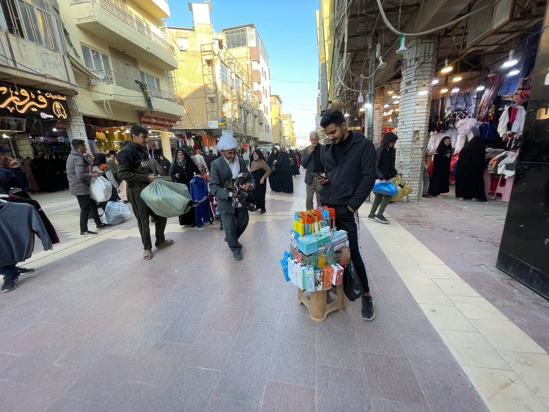 إنه أكثر مكان إثارة للمتاعب.. بلدية النجف في كر وفر مع بسطات شارع الصادق